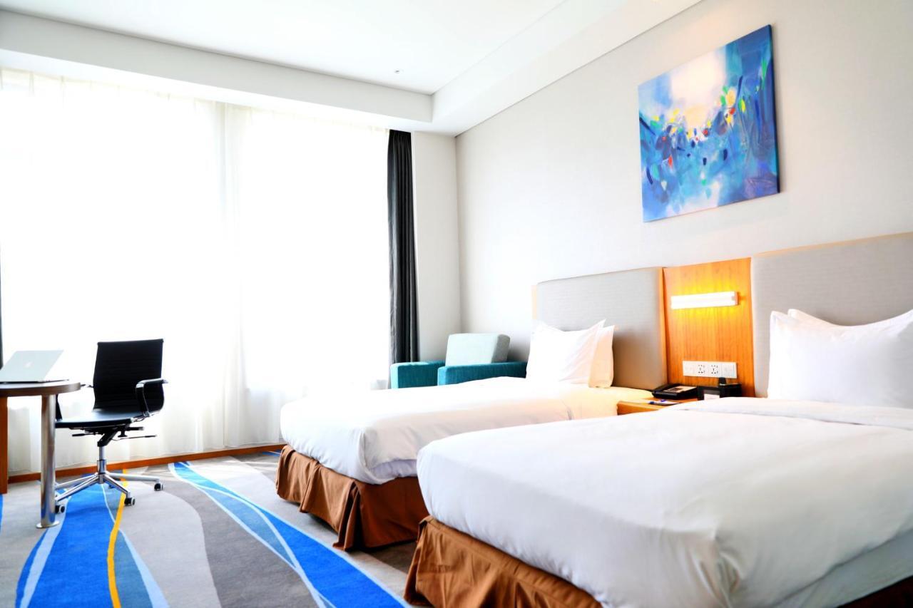Holiday Inn Express Luoyang Xiyuan Exterior photo