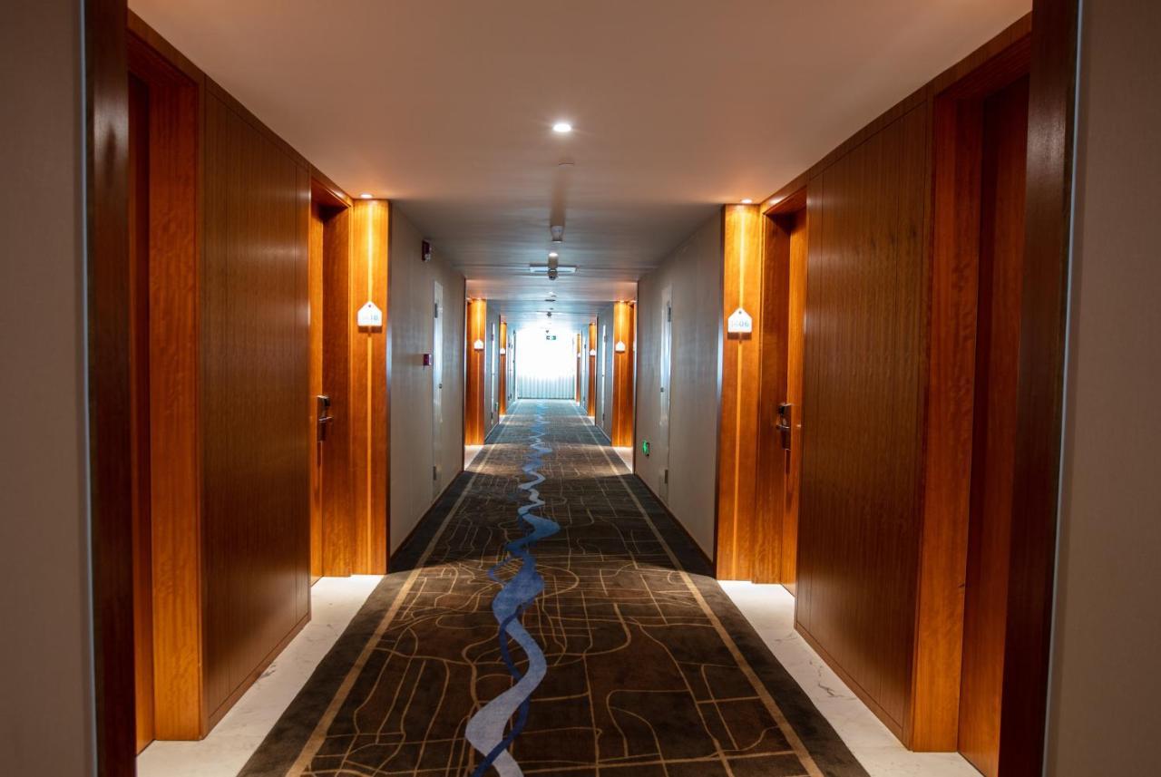 Holiday Inn Express Luoyang Xiyuan Exterior photo