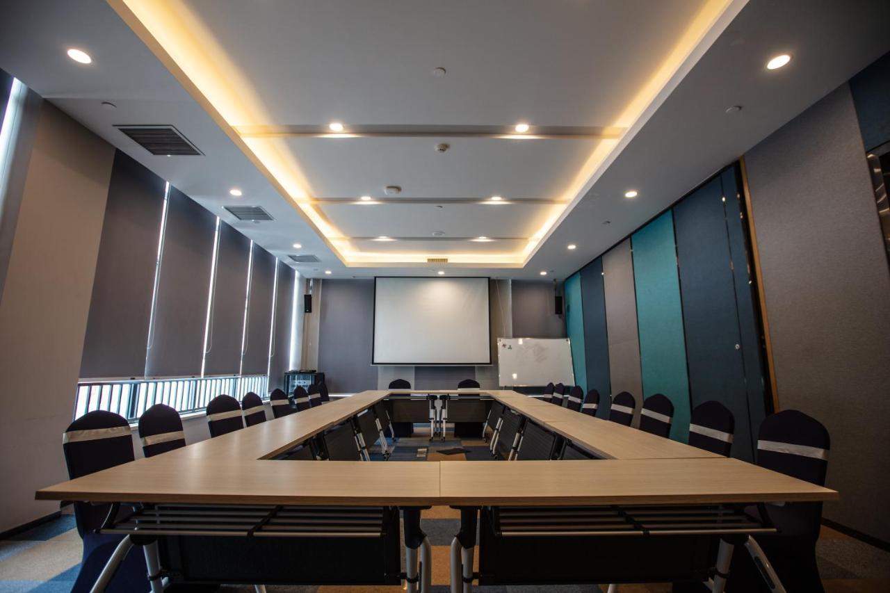 Holiday Inn Express Luoyang Xiyuan Exterior photo