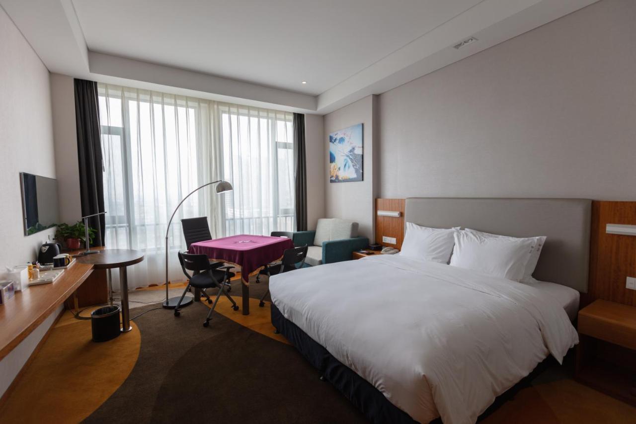 Holiday Inn Express Luoyang Xiyuan Exterior photo