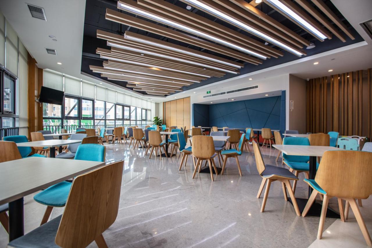 Holiday Inn Express Luoyang Xiyuan Exterior photo