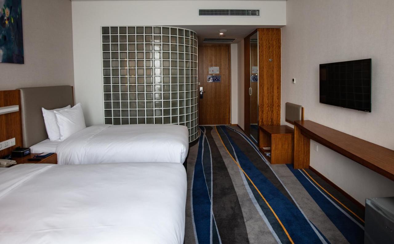 Holiday Inn Express Luoyang Xiyuan Exterior photo
