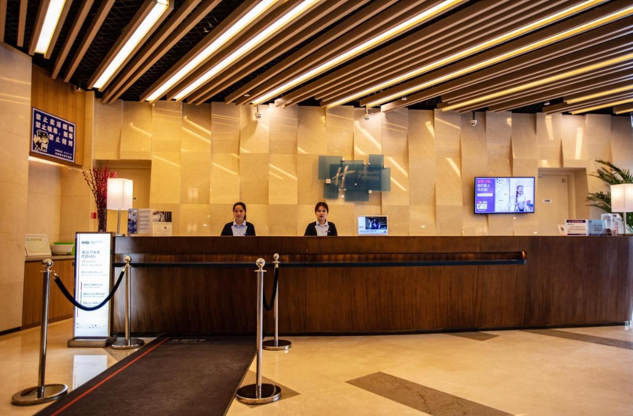 Holiday Inn Express Luoyang Xiyuan Exterior photo